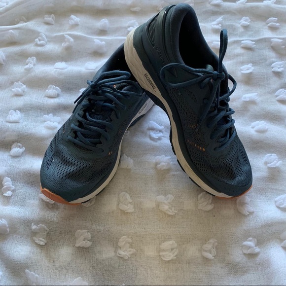 asics kayano womens size 10